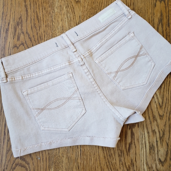 Abercrombie and Fitch Pink Low Rise Shorts - Picture 5 of 5